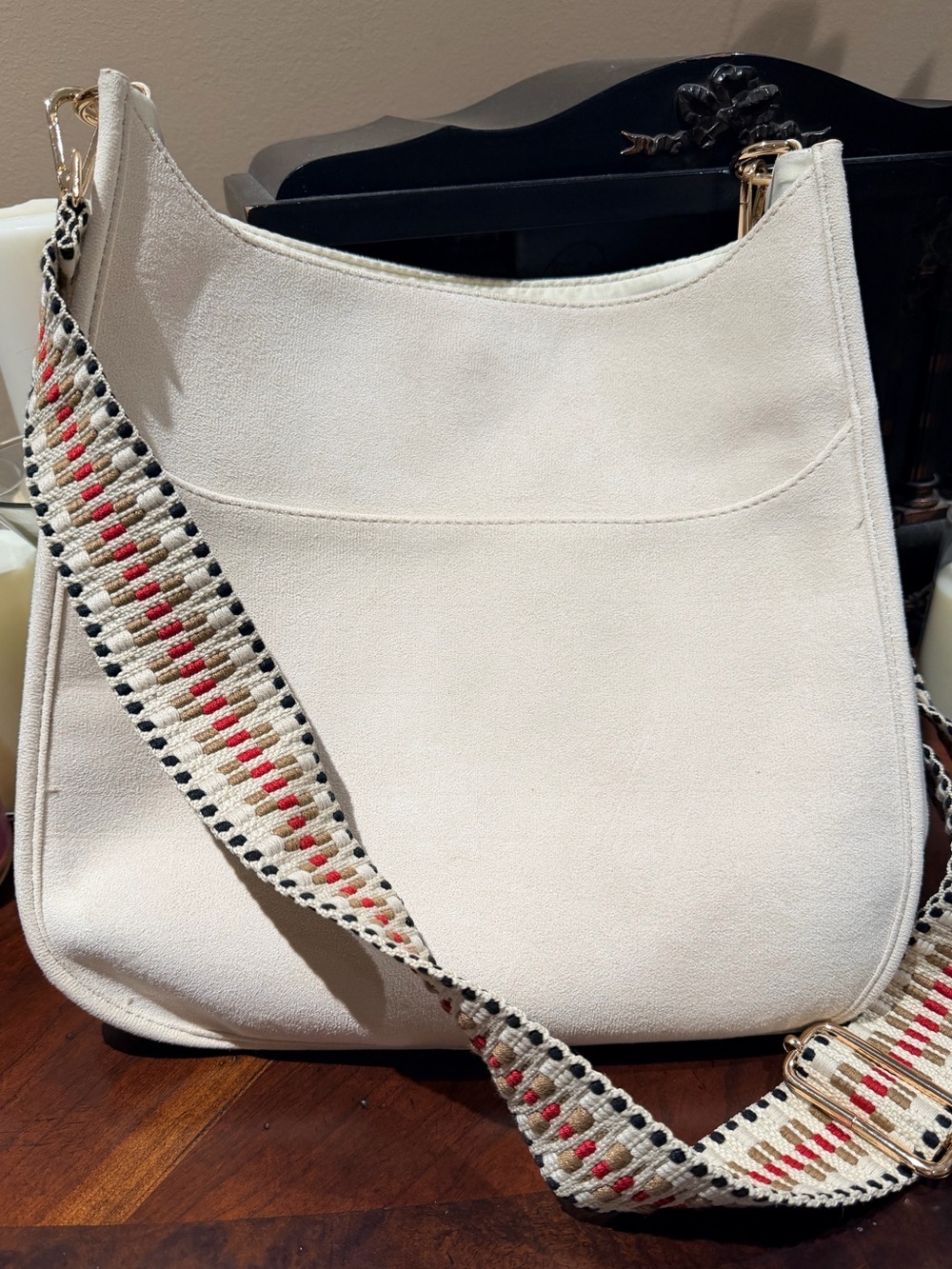 Ah Dorned - NWOT- Elegant Cream Shoulder Bag with Minimal Silhouette